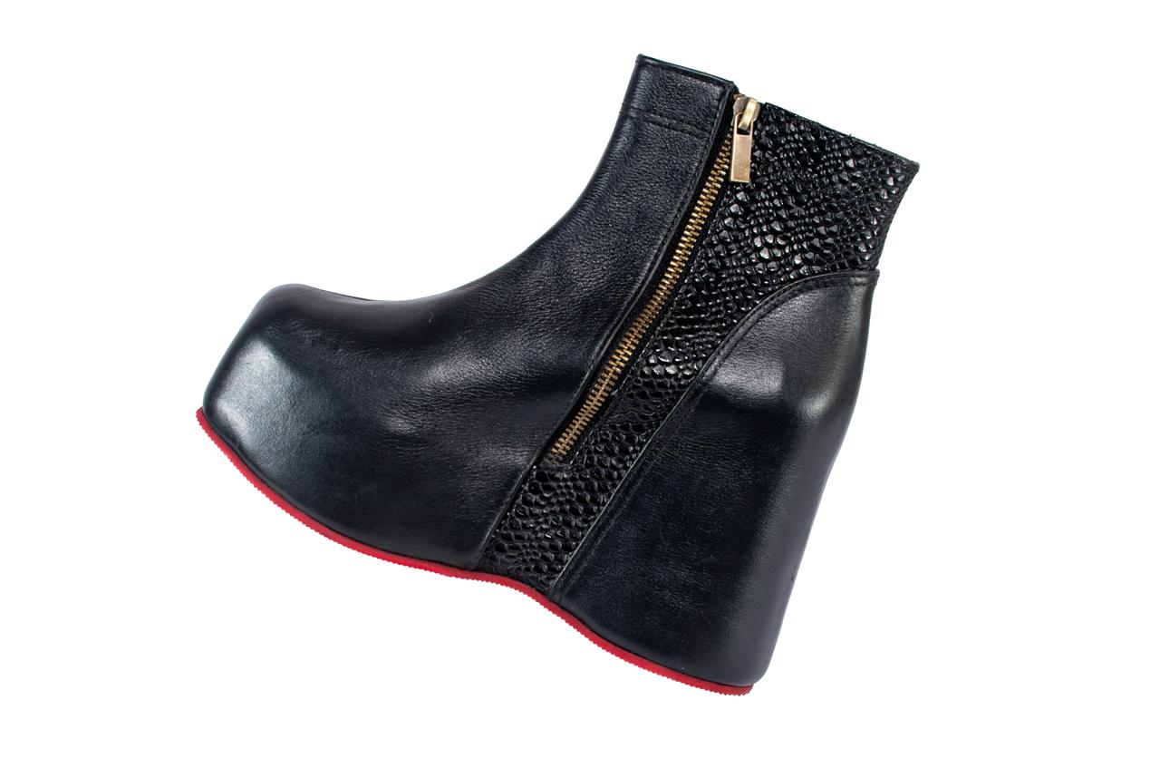 Moonless Boots